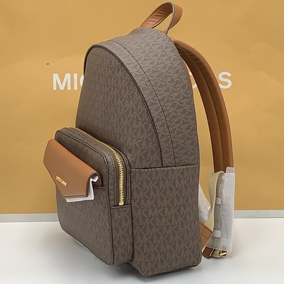 MICHAEL KORS
Maisie Extra-Small Logo 2-in-1 Backpack
Brown 
NWT - Picture 6 of 16